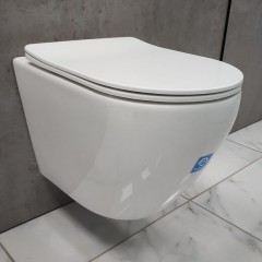 Инсталляция Geberit 111.154.11.1 + кнопка смыва Delta01 115.107.11.1 + унитаз SantiLine SL-5025 безободковый торнадо с сиденьем