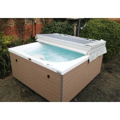 Ванна акриловая Jacuzzi City Spa
